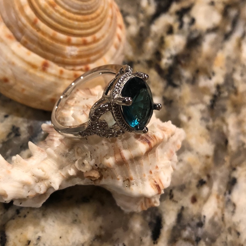 Fashion Statement Ring - Picture 2 of 3